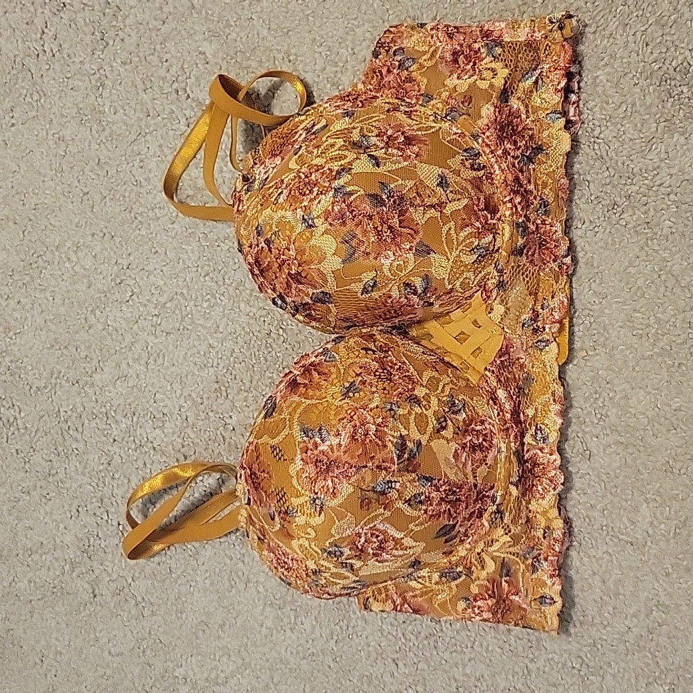 Floral Lace Golden Rose Push Up Bra Size 38C - Perfect For Photoshoots